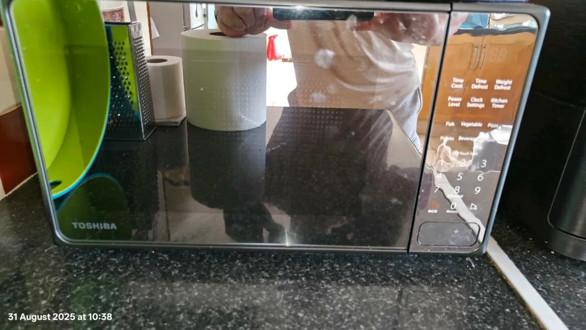 Toshiba microwave - Image 1
