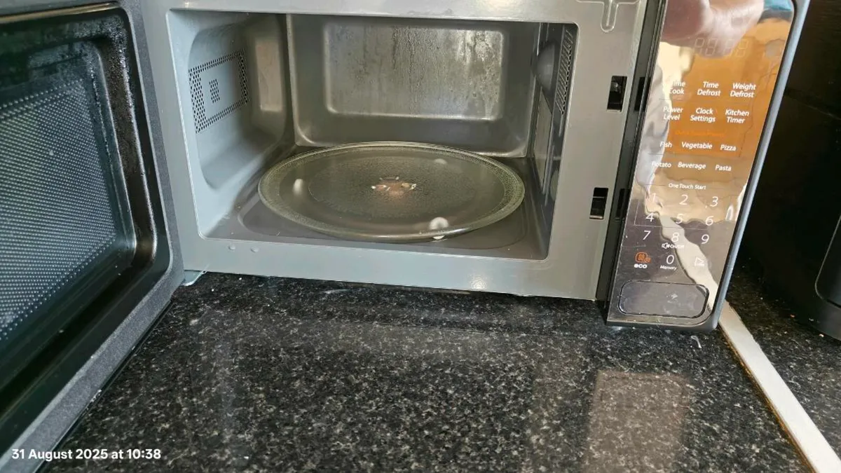 Toshiba microwave - Image 2