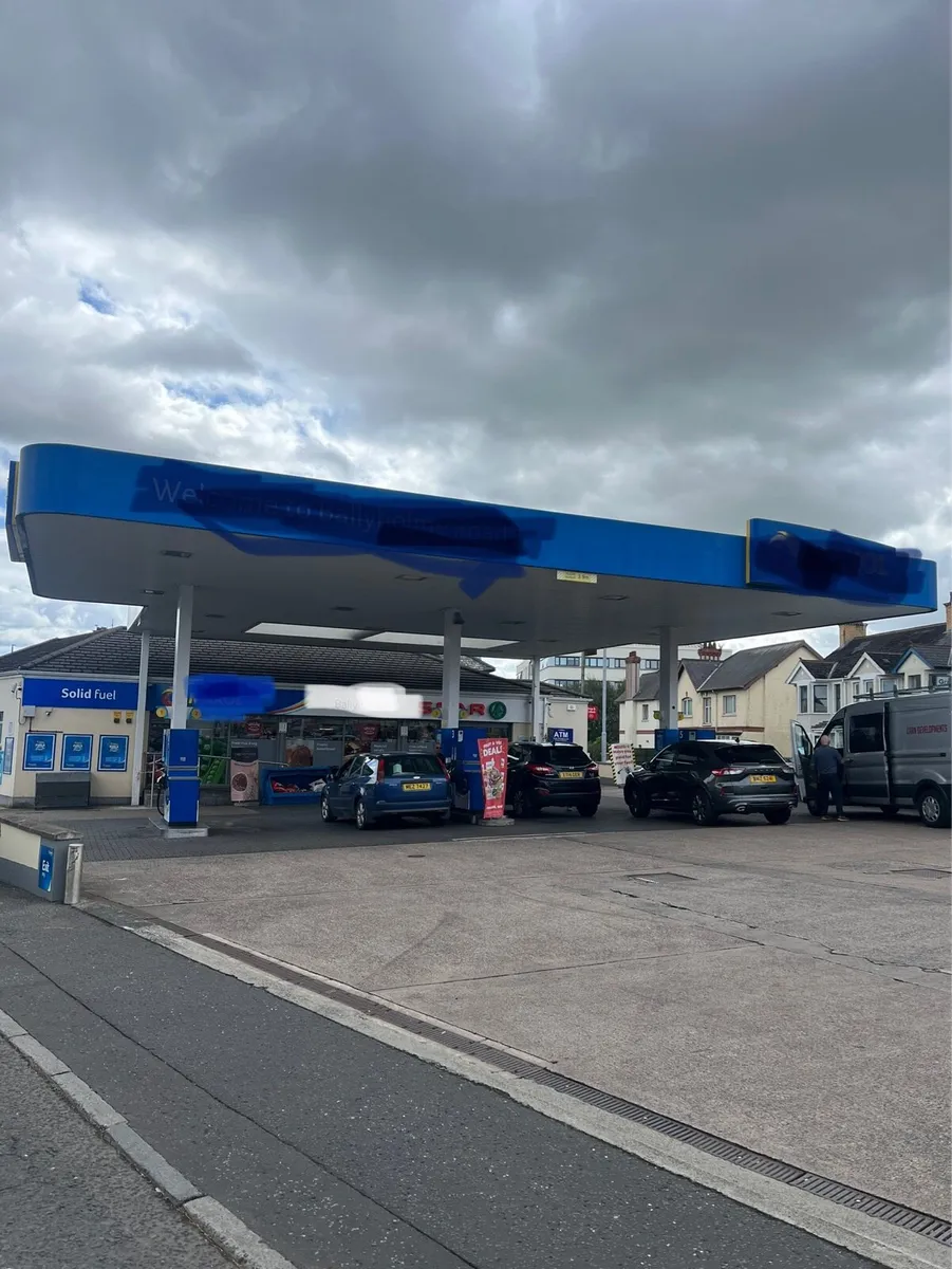 Fuel station canopy - Image 1