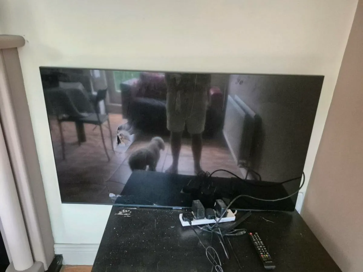 Samsung tv. Screen broken (repair or parts) - Image 2