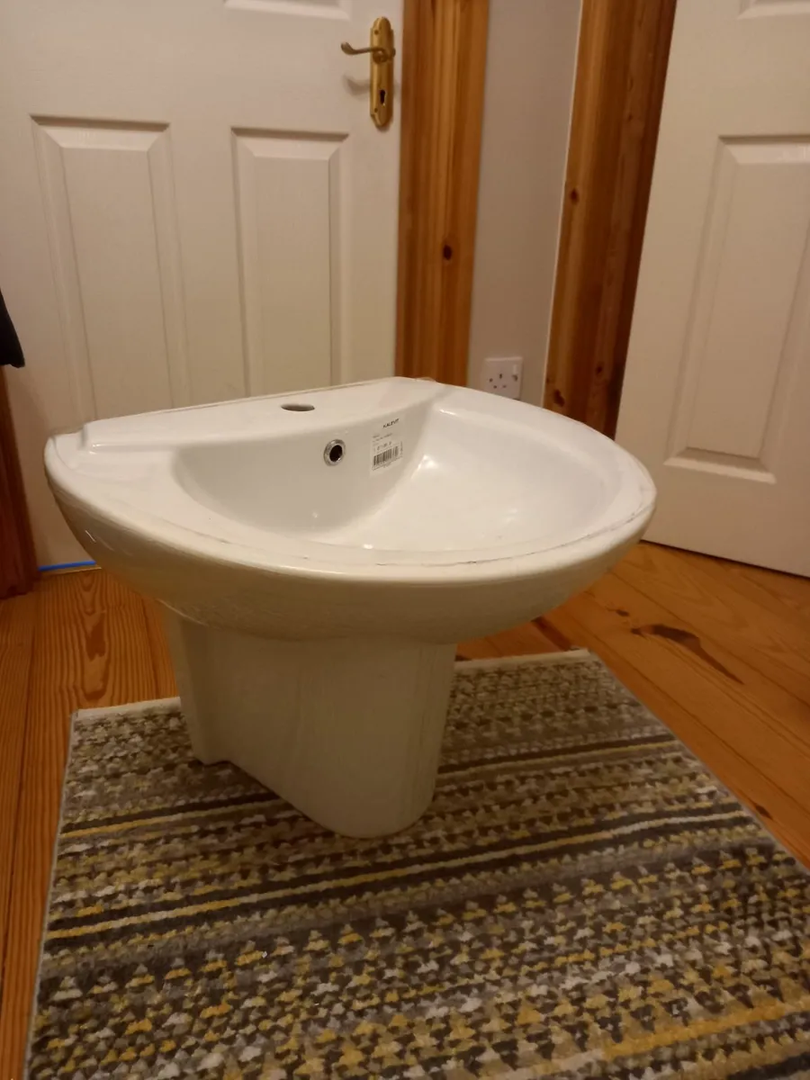 NEW BATHROOM SUITE - Image 3