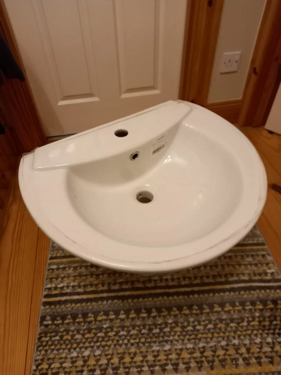 NEW BATHROOM SUITE - Image 4