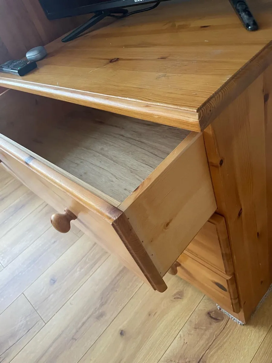 Pine chest of drawer - Image 2