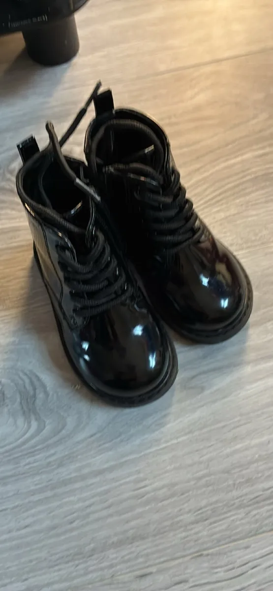 Girls black laced boots size 6 (euro 23) - Image 1