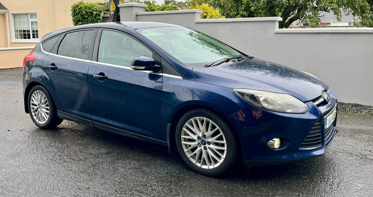 Ford Focus 2011 **clean - Image 3