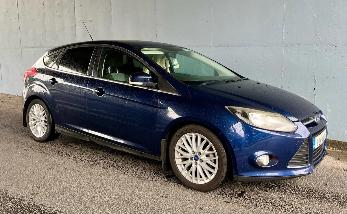 Ford Focus 2011 **clean - Image 4