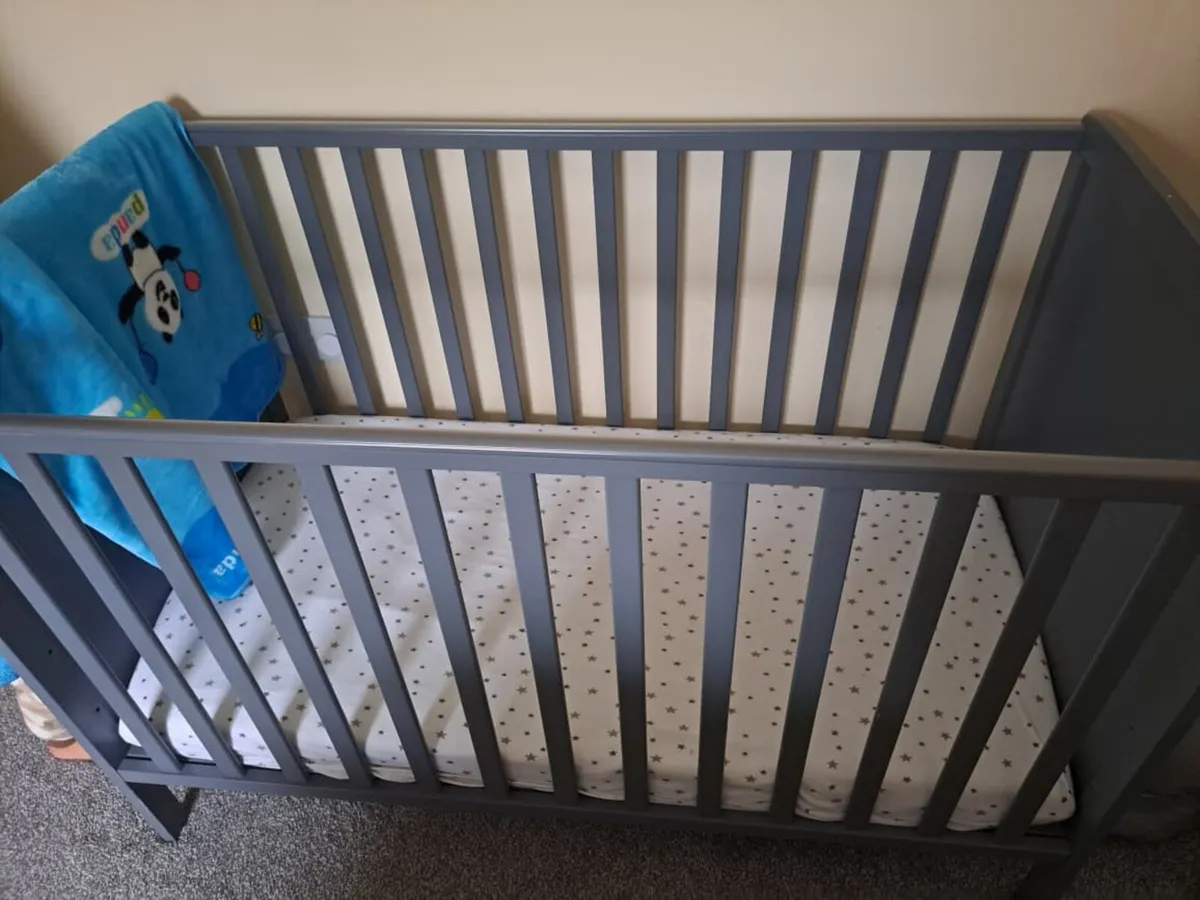 Baby Elegance cot, Mattress, cover and sheet - Image 1