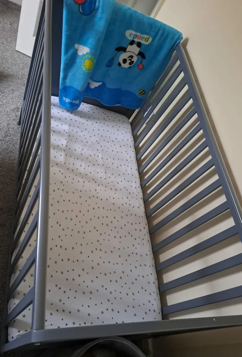 Baby Elegance cot, Mattress, cover and sheet - Image 2