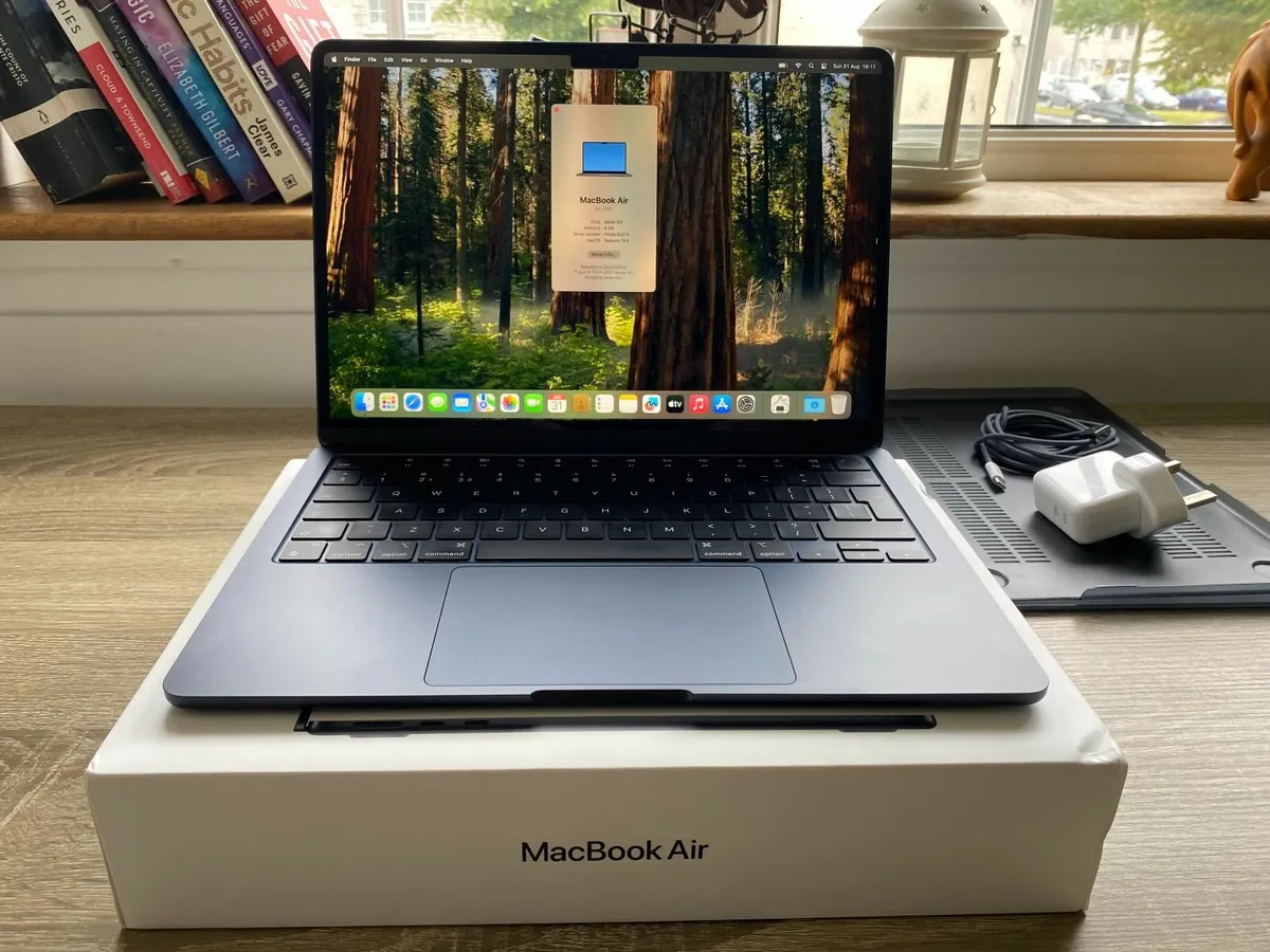 Apple MacBook Air 13inch (2022) M2 | 512GB | 8GB - Image 1