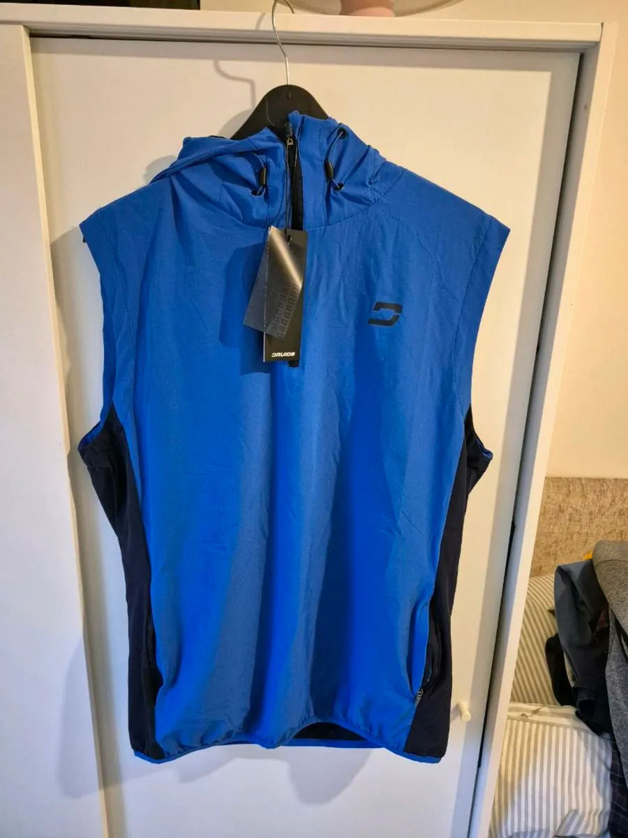 Druids sleeveless pull over bnwt