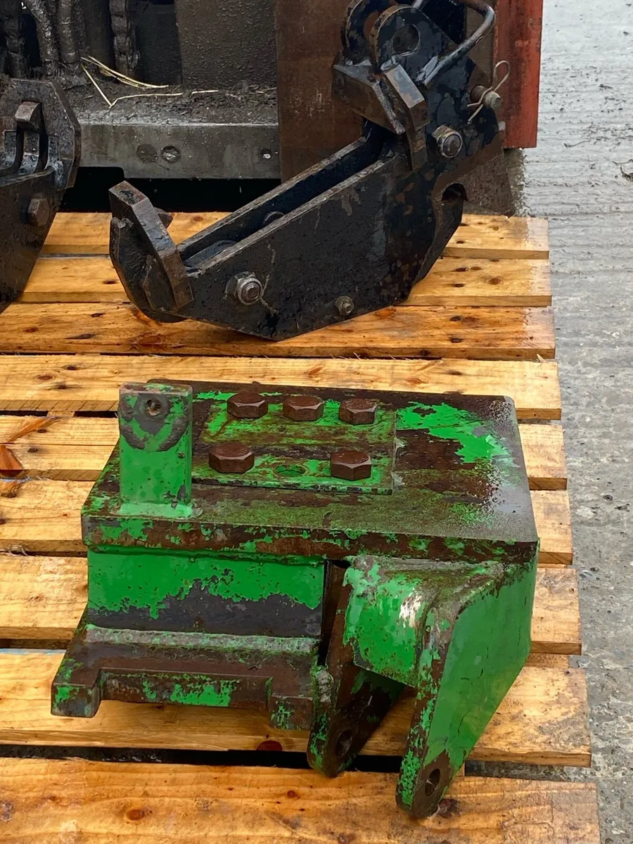Brackets and latches - Image 4