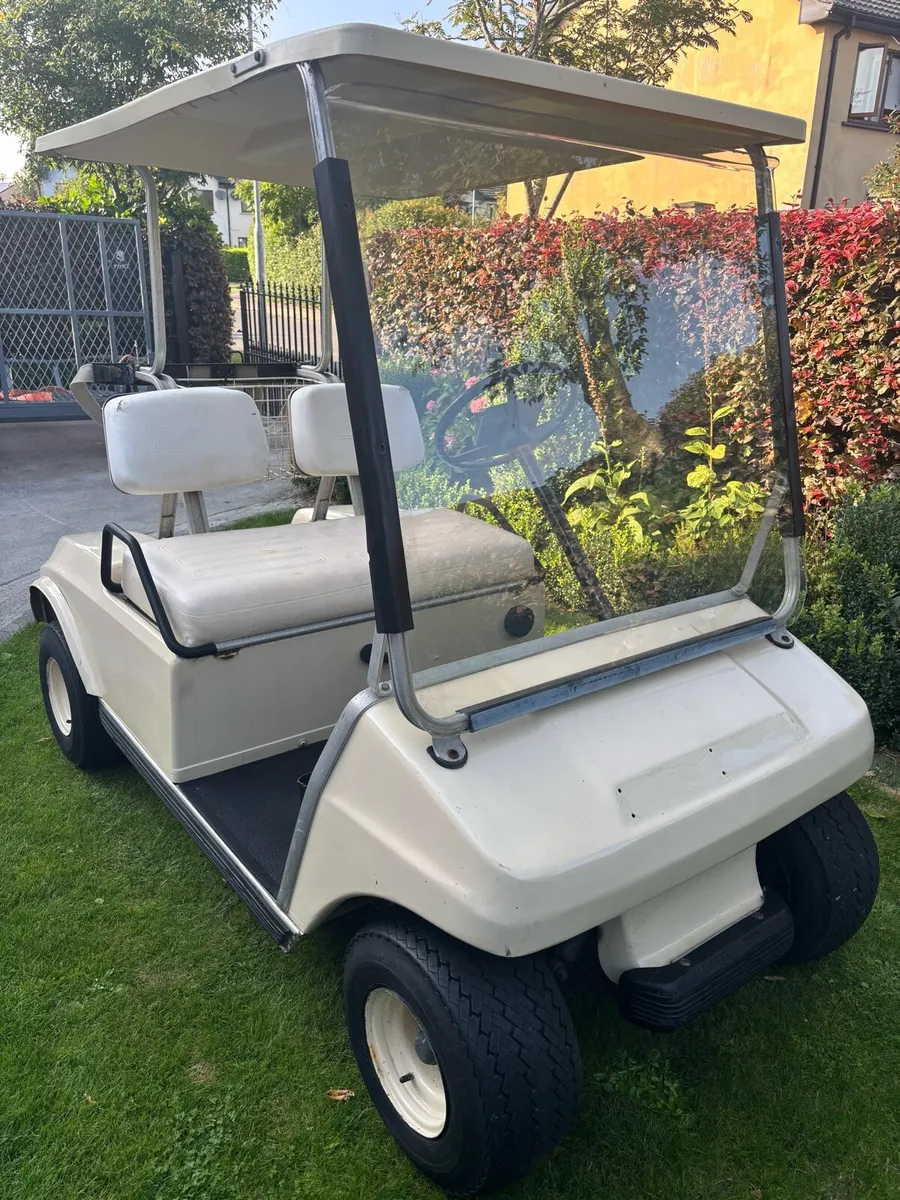 Club car petrol golf buggy - Image 1