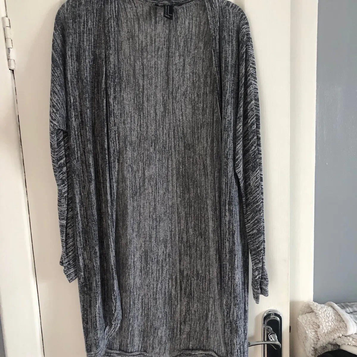 Ladies long cardigan size 12 €5 - Image 4
