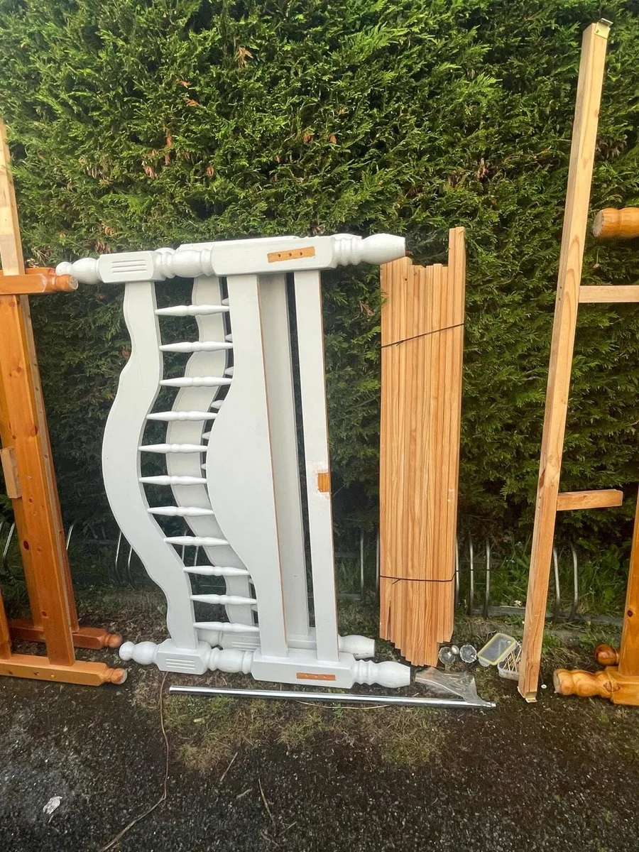 2 wooden bed frames - Image 2