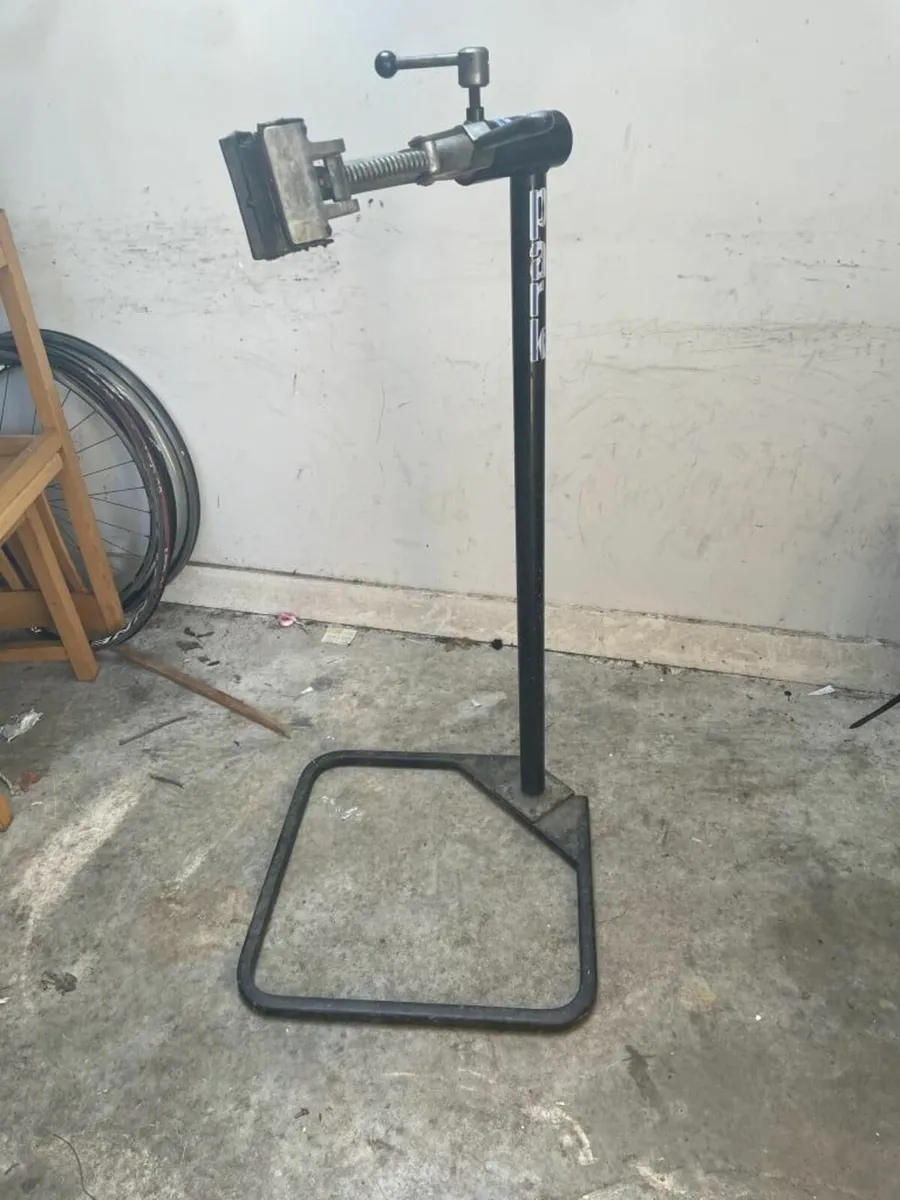 bicycle repair stand