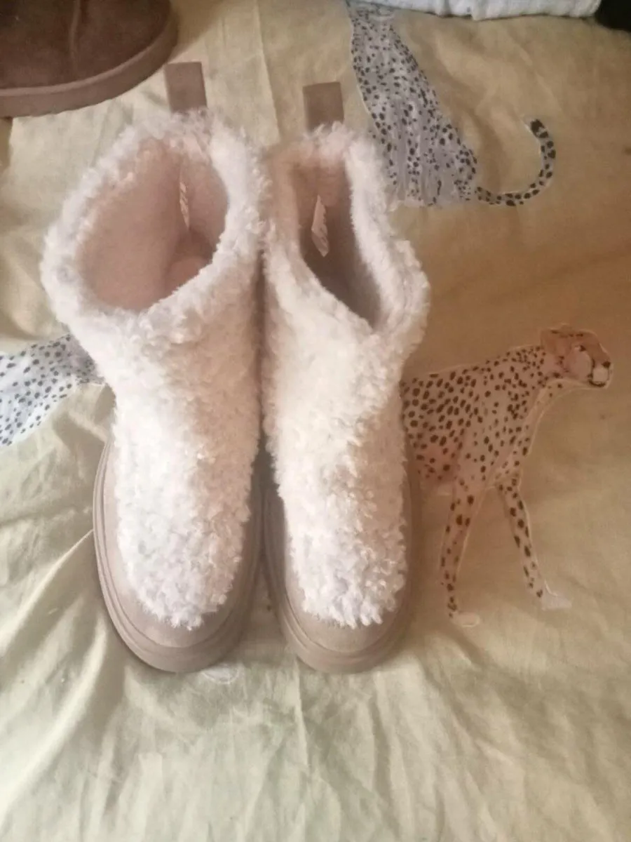 Ladies boots size 5 - Image 2