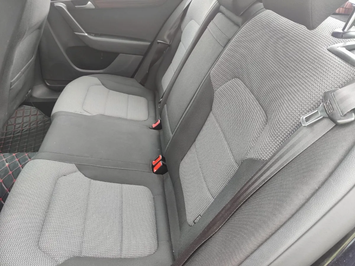 Volkswagen Passat 2011 - Image 3
