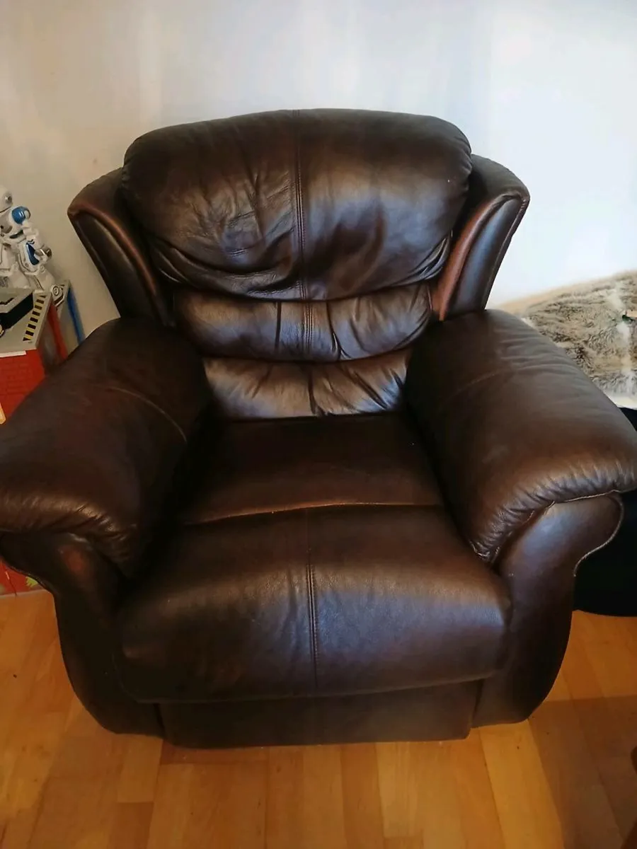 Recliner chair - Image 1