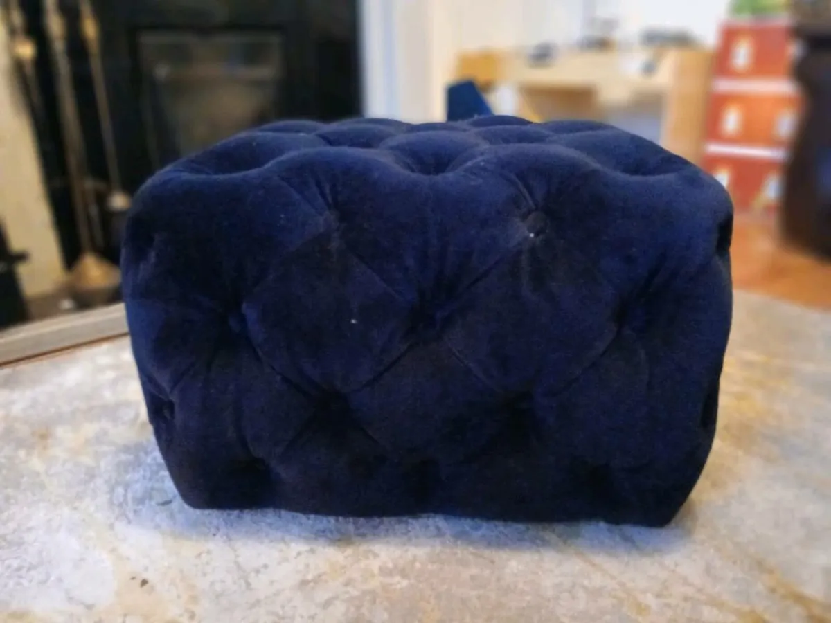 Ottoman / poof - Image 1