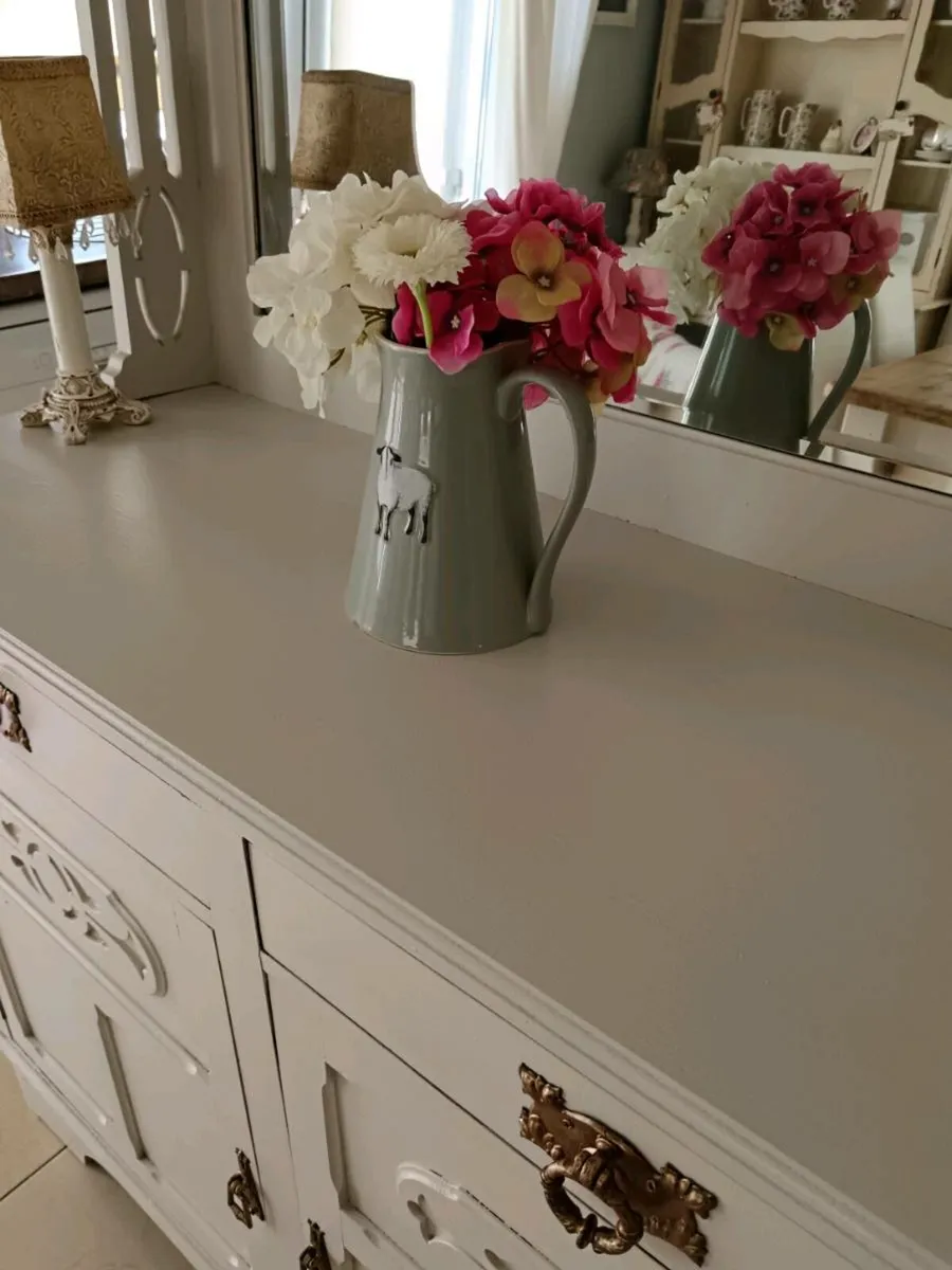 Dresser - Image 1