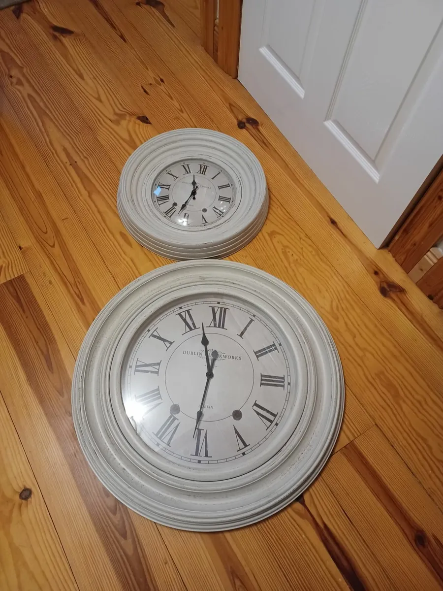 WAll clock set. - Image 1