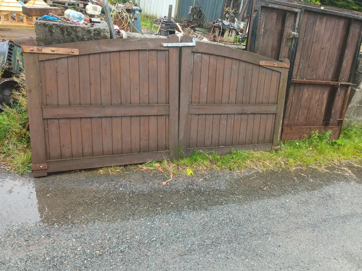 Gates - Image 1