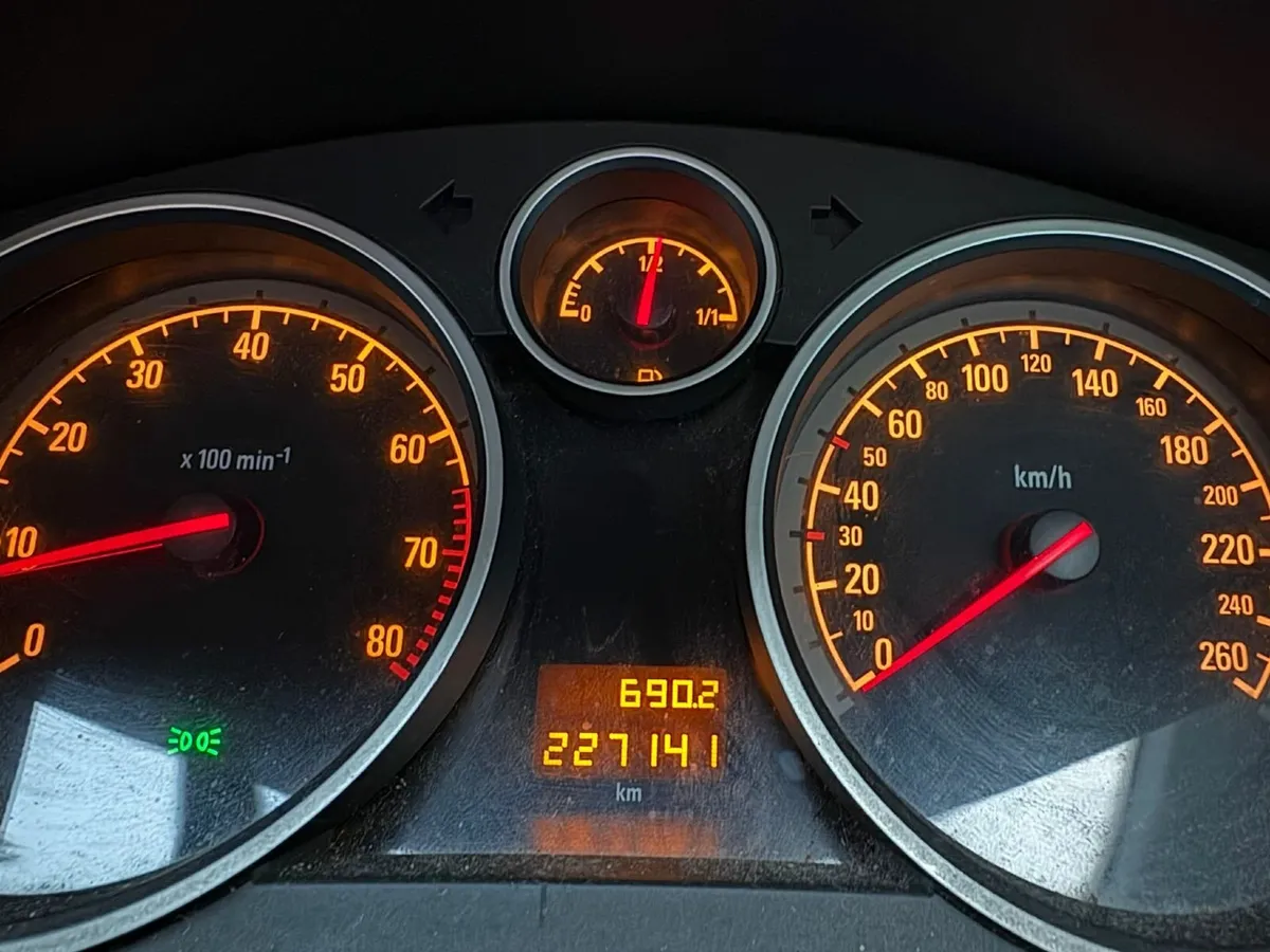 Opel Astra Club 1.4i 16V 5DR (2006) - Image 3