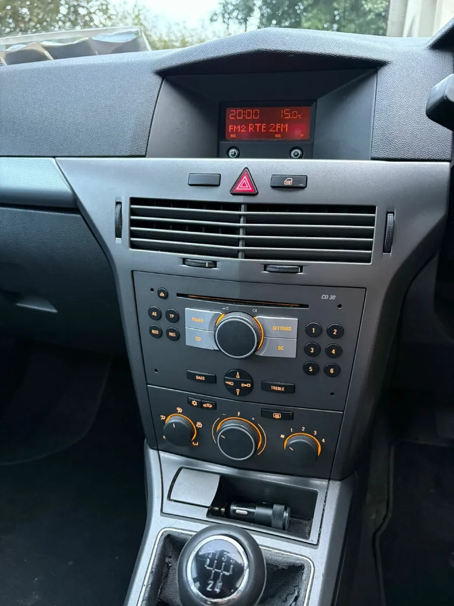 Opel Astra Club 1.4i 16V 5DR (2006) - Image 4