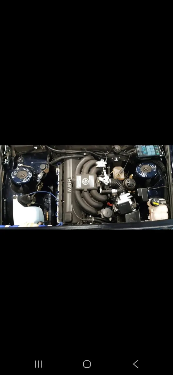 E30 - Image 2