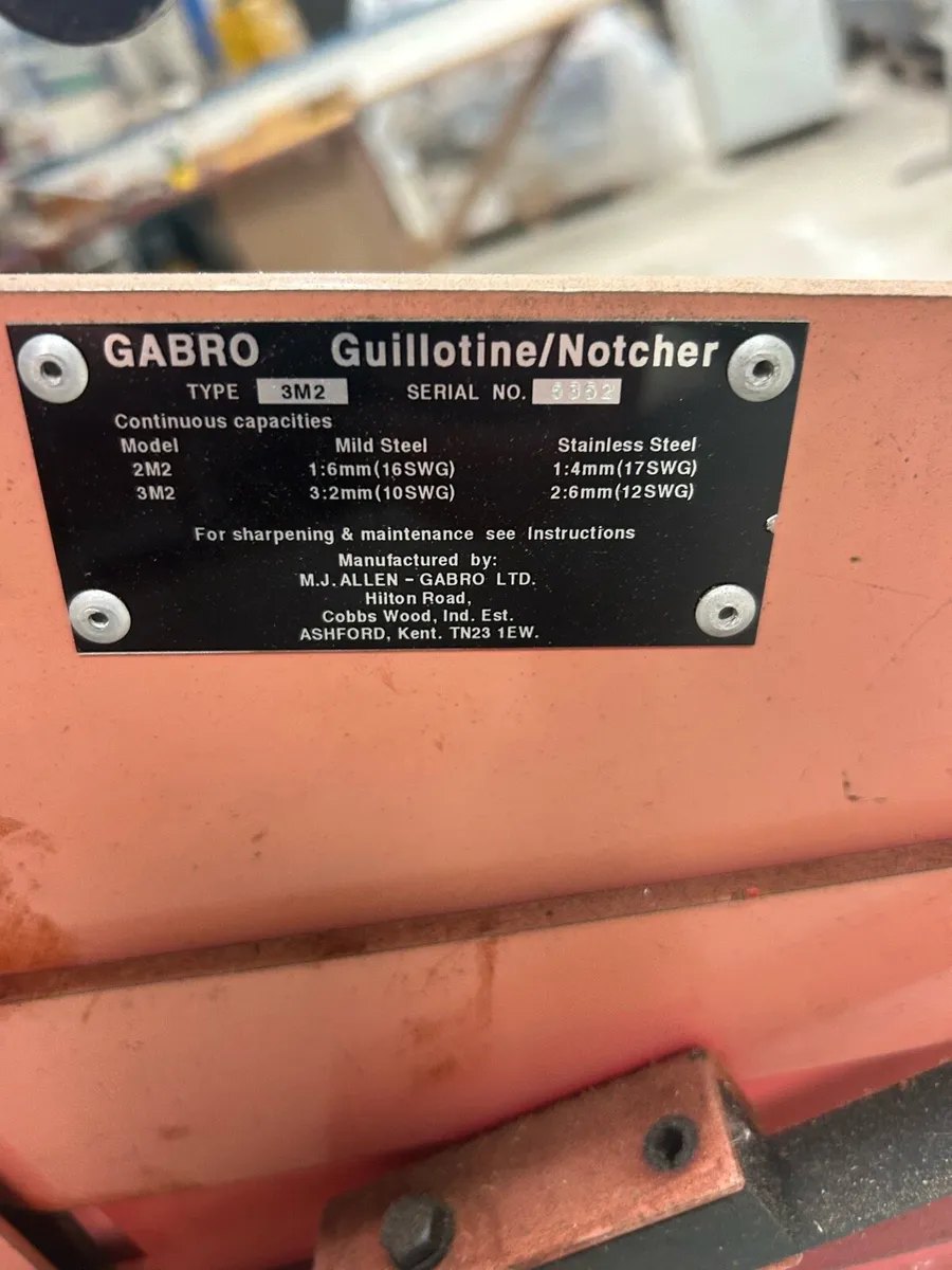 Gabro notcher ex school - Image 3