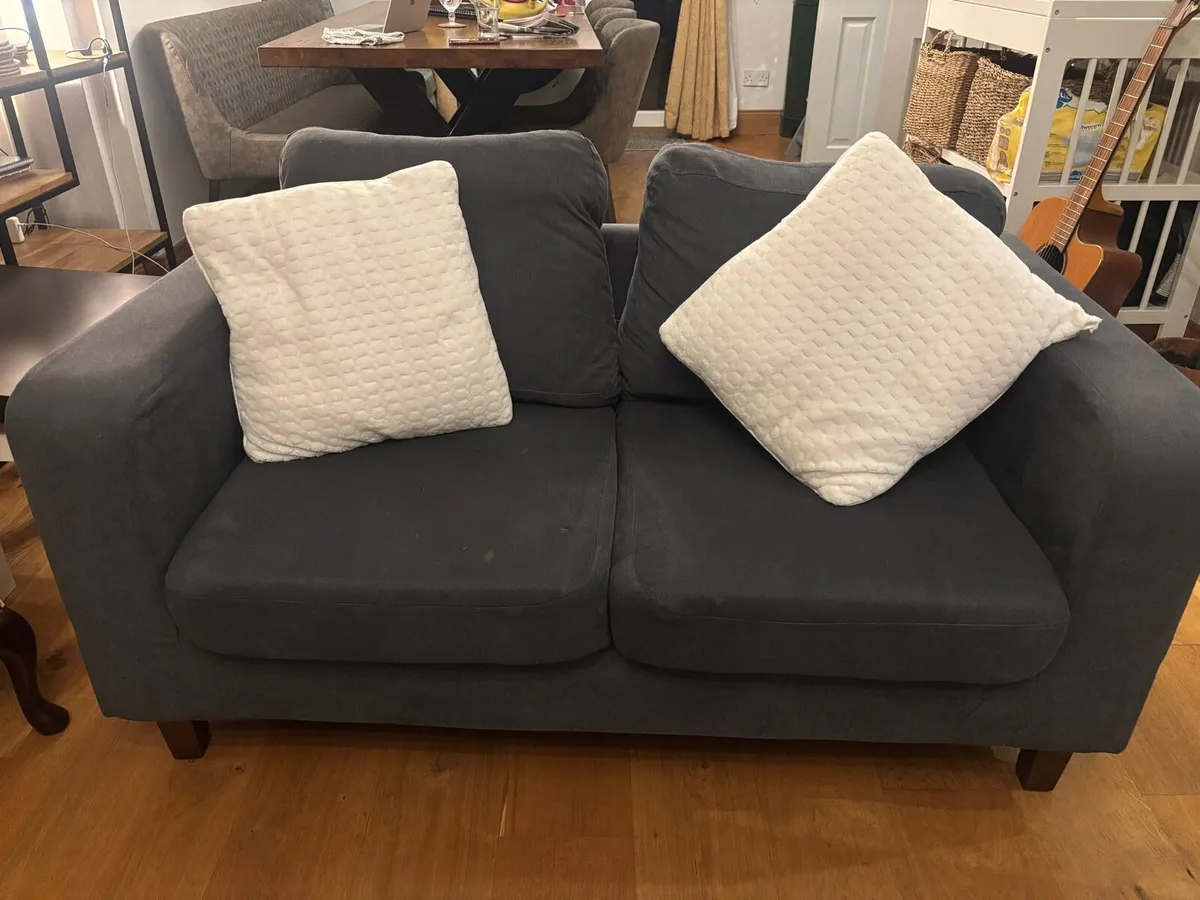 2 seater couch - Image 1