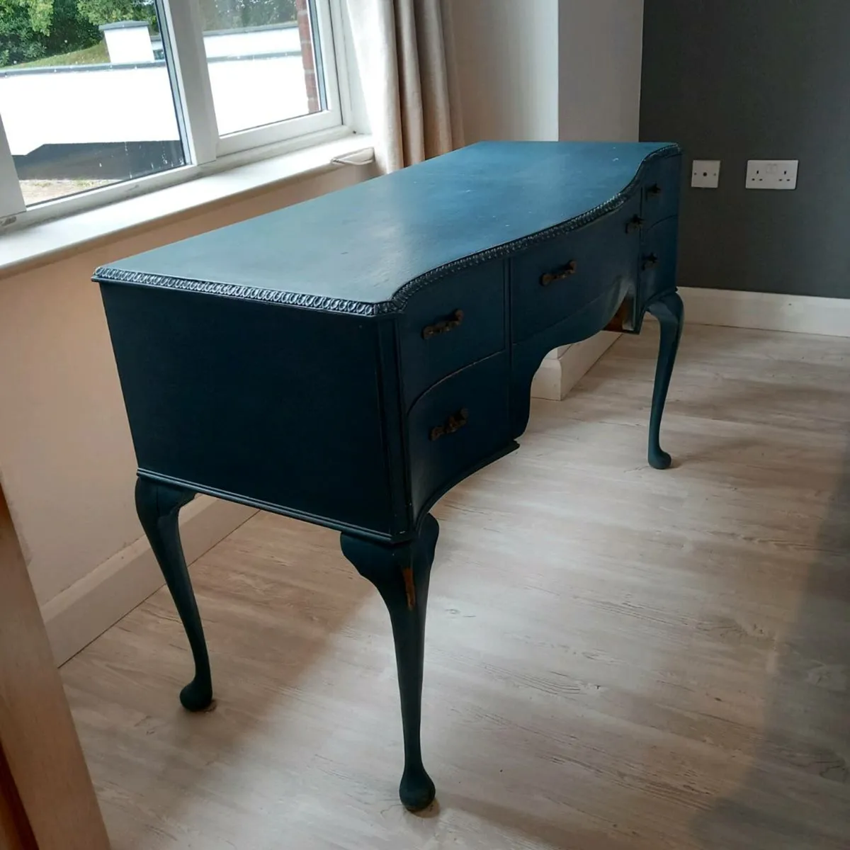 Vanity Table - Image 1