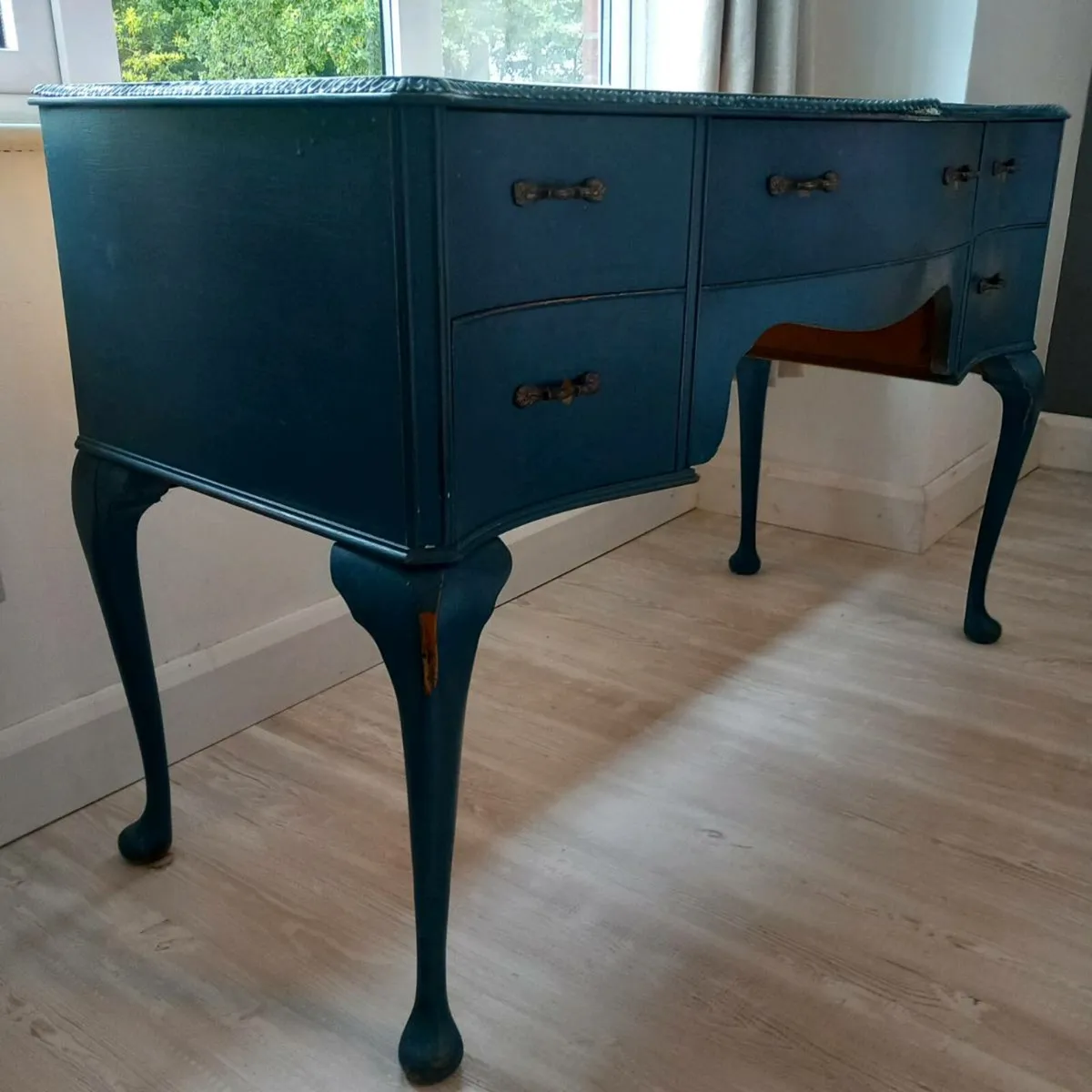 Vanity Table - Image 2