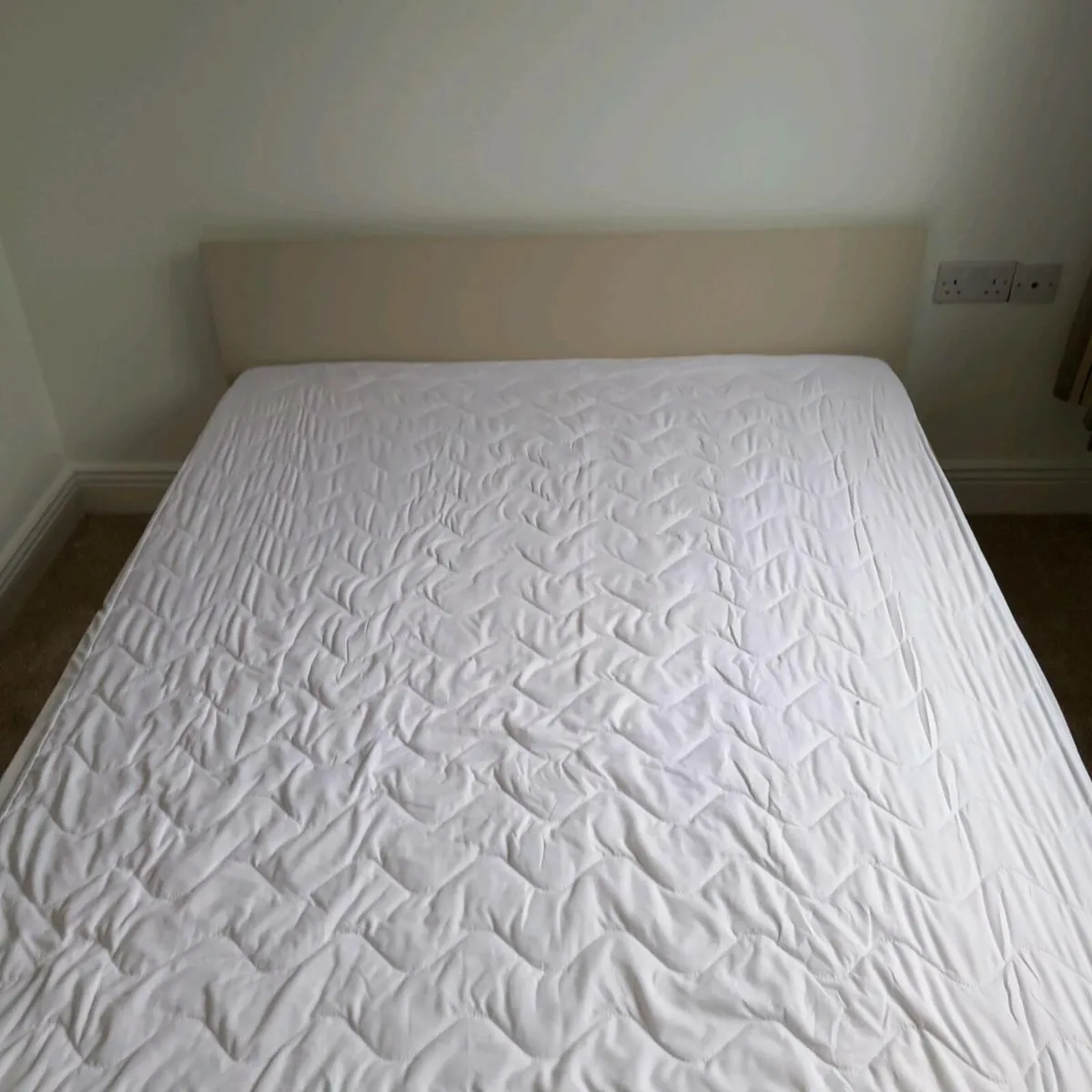 Bed - Image 1