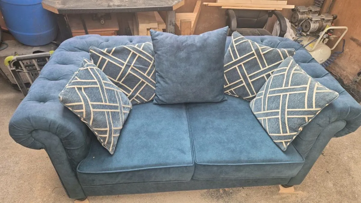 2 seater couch - Image 1