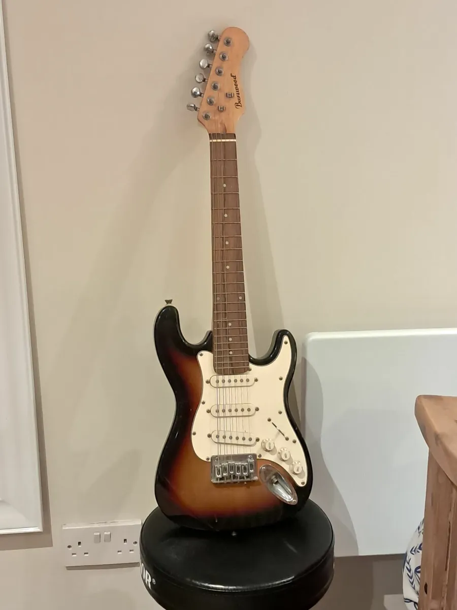 Electric guitar for kids - Image 1