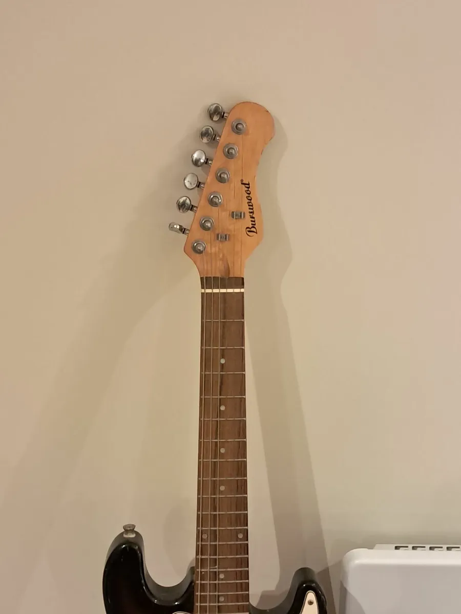 Electric guitar for kids - Image 2