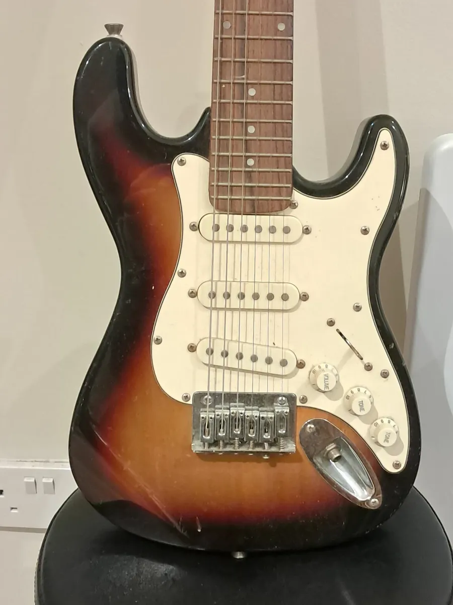 Electric guitar for kids - Image 3