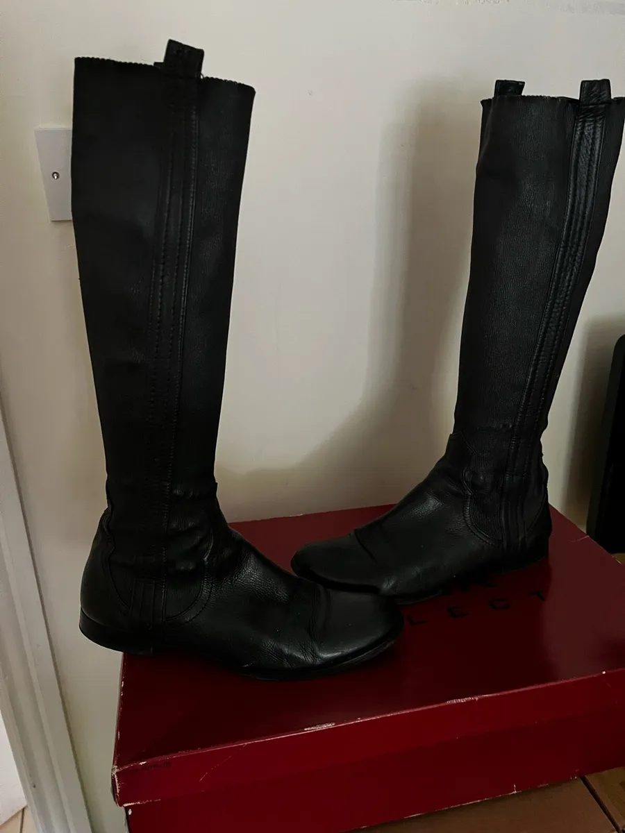 Italian branded black leather boots - Image 1