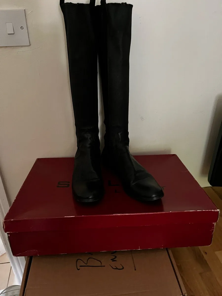 Italian branded black leather boots - Image 2