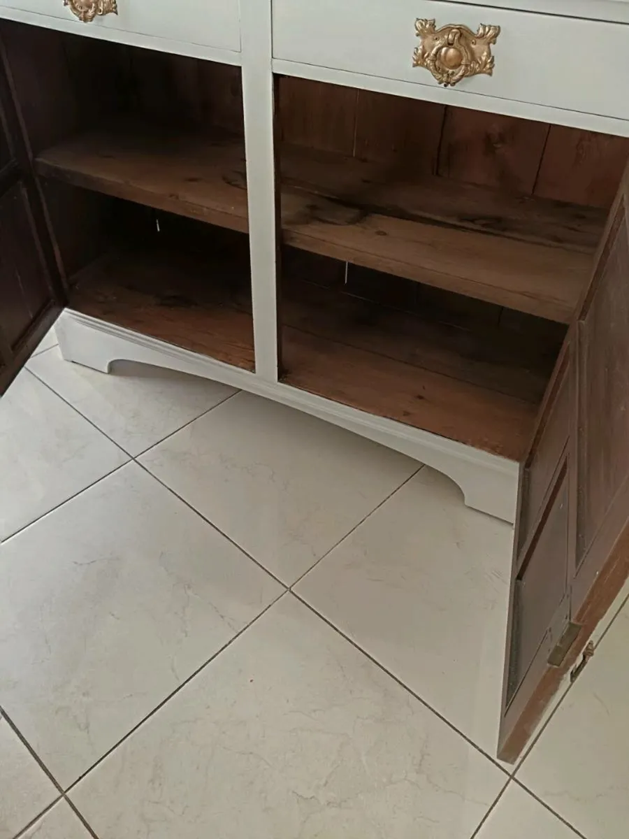 Dresser - Image 4