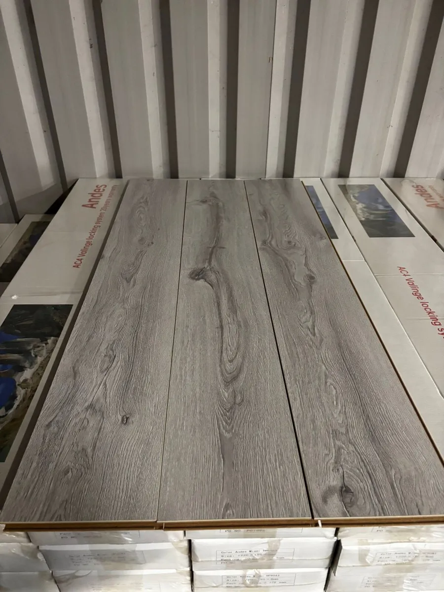 Brand new laminated flooring - Image 2