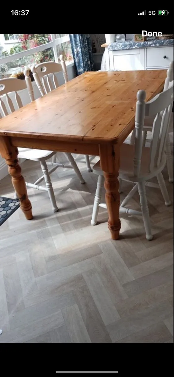 Table + 4 chairs - Image 1