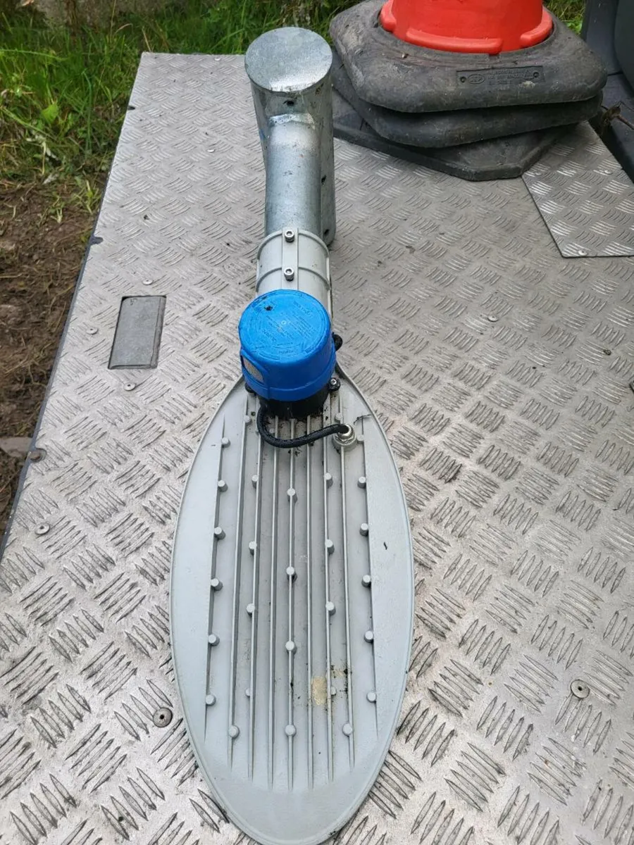 LED POLE LIGHTS - Image 2