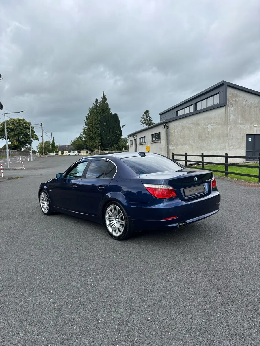 BMW 523i - Image 1