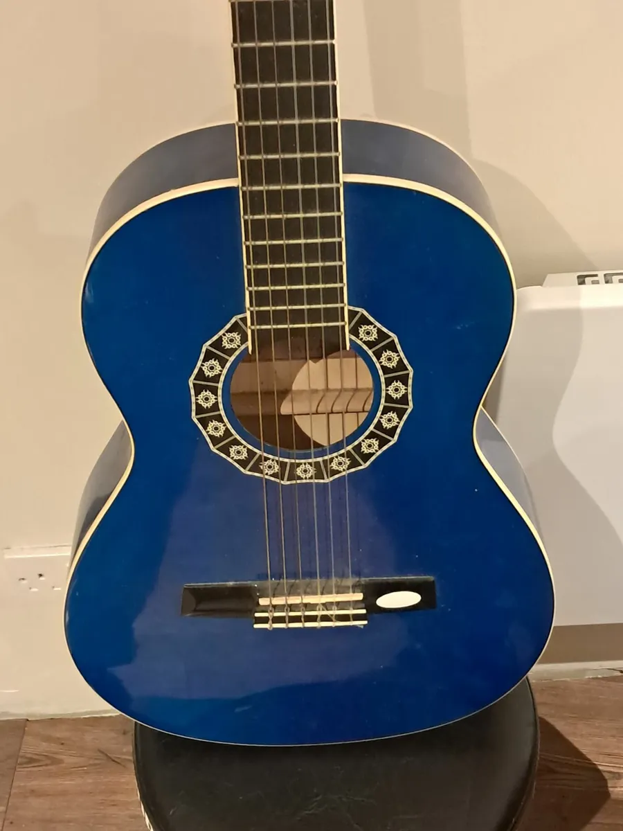 Valencia Guitar - Image 2