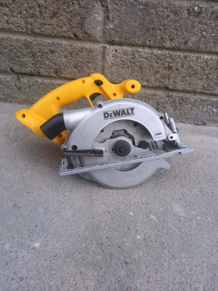 DeWalt Cordless Skilsaw - Image 1