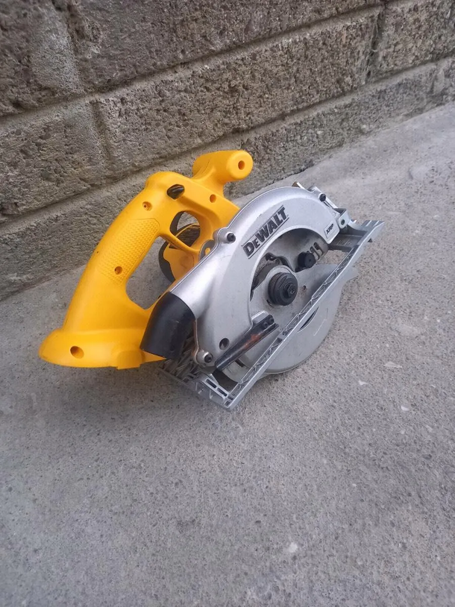 DeWalt Cordless Skilsaw - Image 2