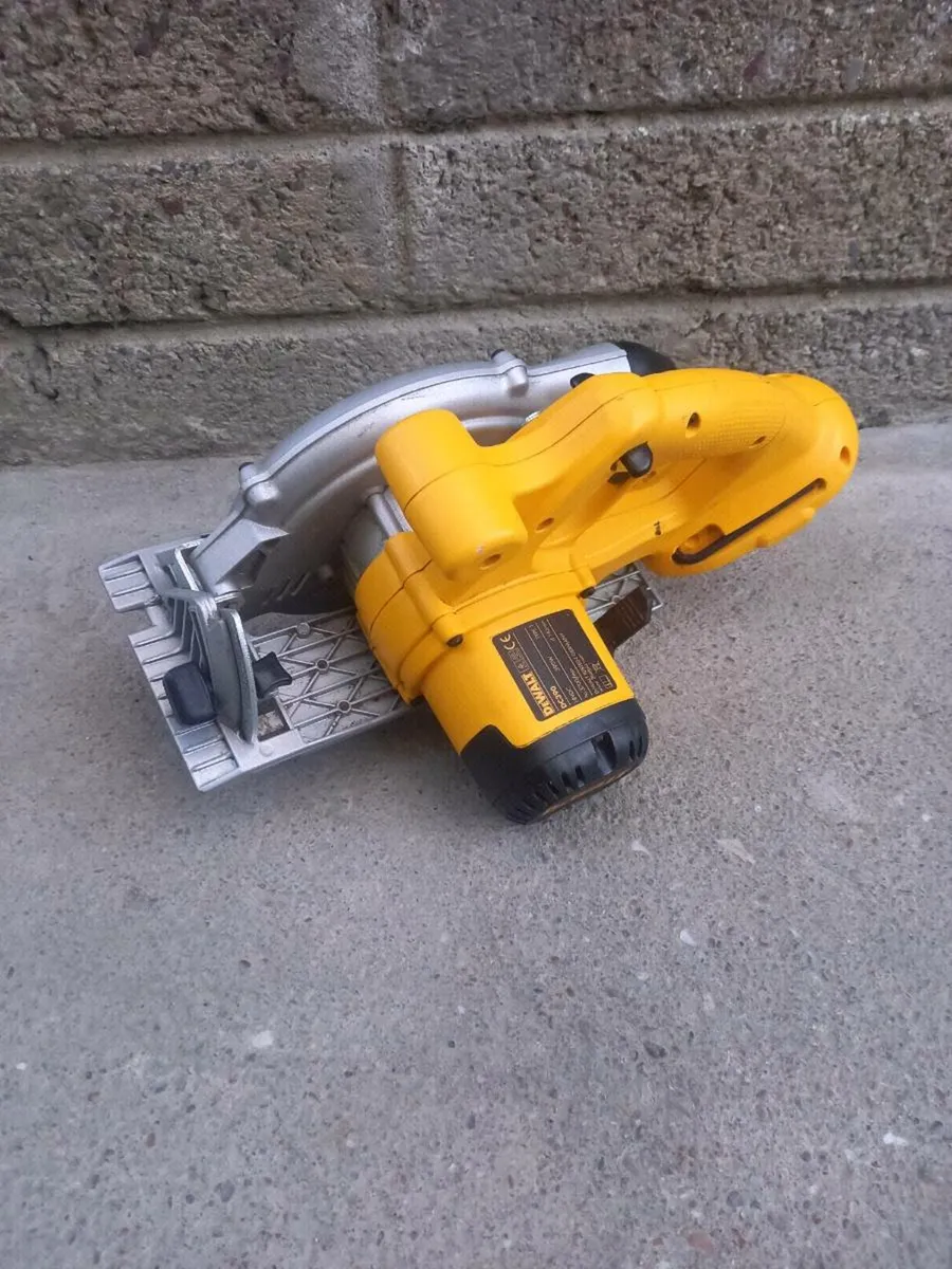 DeWalt Cordless Skilsaw - Image 3