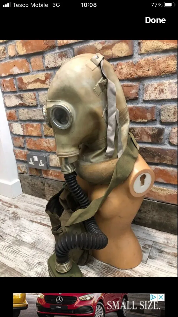 Vintage gas mask - Image 1